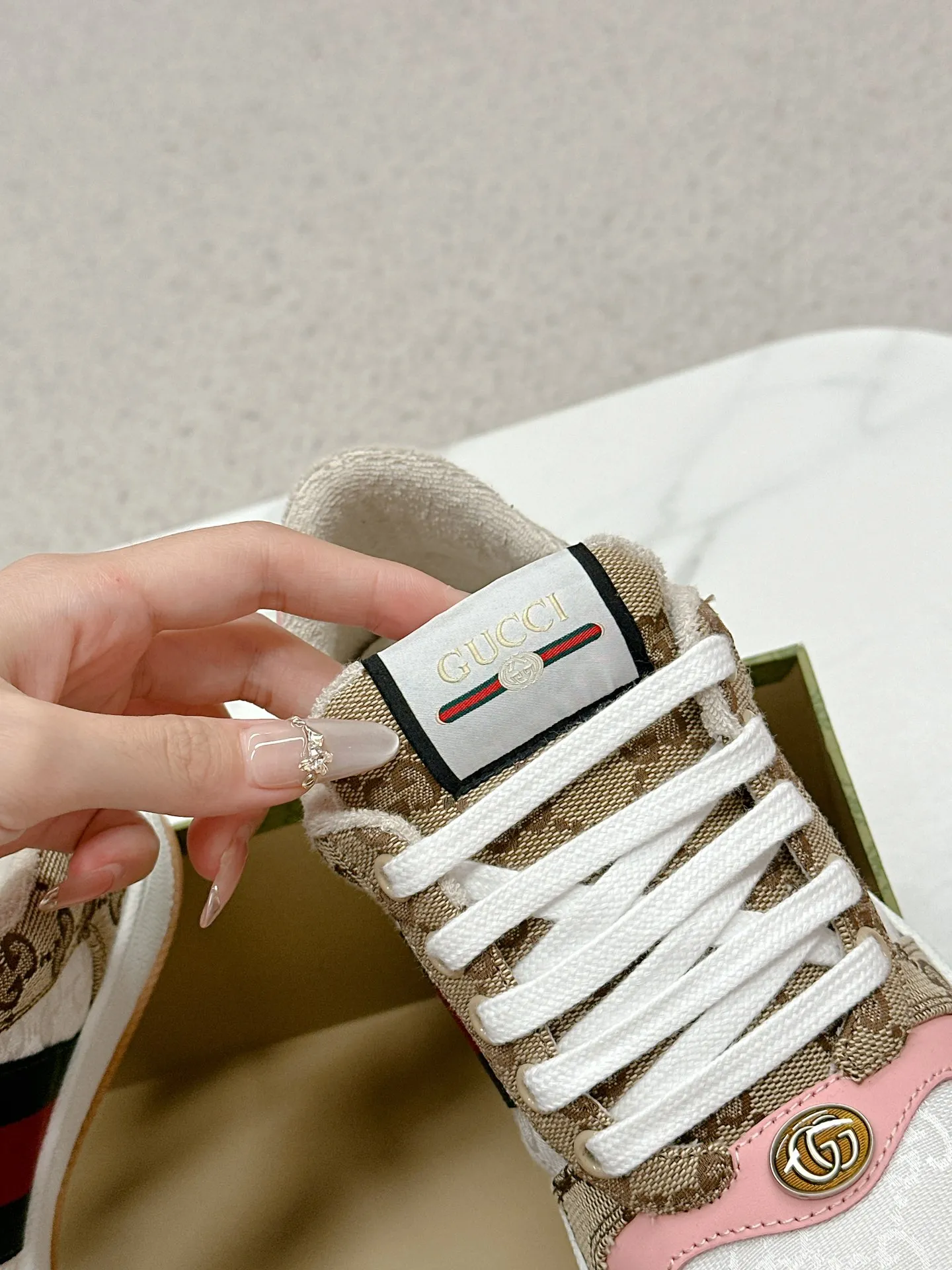 👟👟Ex-factory price 480👟👟 Gucci————Purchase version GG series distressed dirty shoes-hot style is coming! 9 times out of 10 sales, you will definitely get the money. Ready stock! Spot goods! Spot goods! New colors added - the ultimate version on the market! Purchase the original version and develop it... fabric, material, outsole, and details can be compared at will! Open-mold Swarovski one-to-one replica rhinestone chain...Metal cherry pendant...Metal double G crystal cylindrical mark...Gucci original customized narrow webbing...Super flash series - flash diamond chain. The cherry decoration is detachable and can be changed into two to match with each other to show your personality. Exclusive color-brushed cowhide fabric. Hand-made distressed is very textured and has a sense of luxury! The details of the workmanship can be seen in the drawings, and no line is missed. The original terry cloth is delicate, soft and more comfortable and breathable. The privately stamped two-color original TPU outsole (lower layer is wider, upper layer is narrower). Matching packaging⭐️ Size: Female 35-40 (Female 41 customized)